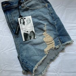 Kendall and Kylie The Icon Short Size 13!